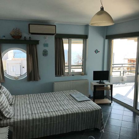 Apartamento Tg Kalamata Beach Studio With Sea View Terrace Exterior foto